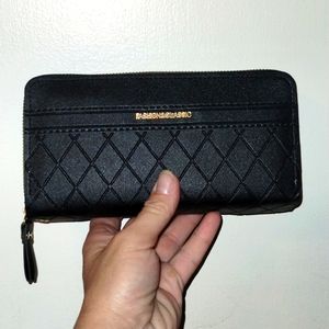 ⭐Large Black Wallet Two gold Zippers opens 180°